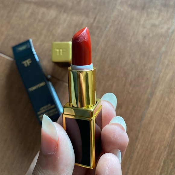 Tom Ford lip color mini lipstick 16 Scarlet Rouge - Picture 4 of 10